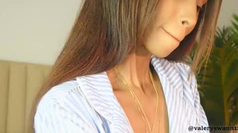 Snapshot of valery_swan1 chatting on December 5, 2025, 2:42 am Valery swan1 online show from December 5, 2025, 2:42 am