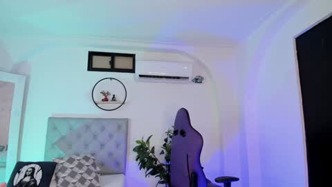 Snapshot of valery_yepes_ chatting on December 20, 2024, 8:38 am Valery online show from December 20, 2024, 8:38 am