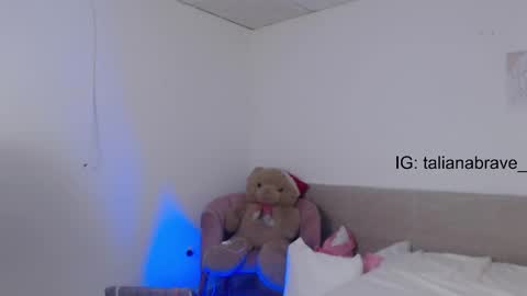 Snapshot of valientegirl_ chatting on March 2, 2025, 4:17 am VALIENTE online show from March 2, 2025, 4:17 am