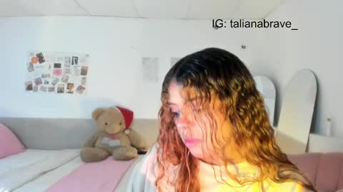Snapshot of valientegirl_ chatting on September 30, 2025, 9:09 pm VALIENTE online show from September 30, 2025, 9:09 pm
