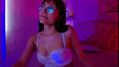 valkiry_ online show from November 16, 2025, 3:39 pm