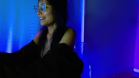 valkiry_ online show from November 19, 2025, 10:43 pm