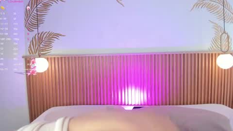 valleriie_ online show from May 4, 2026, 3:52 pm