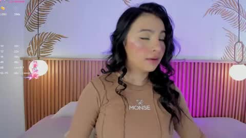 valleriie_ online show from May 19, 2026, 4:24 pm