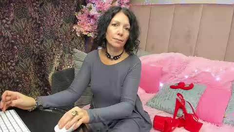 Snapshot of valleriwind chatting on January 7, 2025, 10:11 am ValleriWind online show from January 7, 2025, 10:11 am