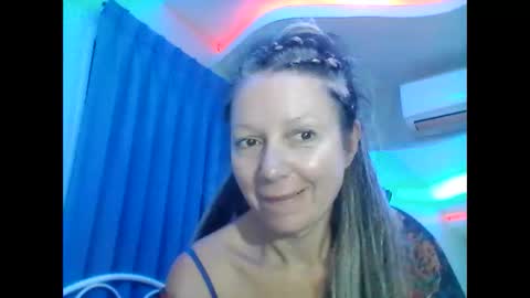 Snapshot of valleriwind chatting on January 24, 2025, 12:42 am ValleriWind online show from January 24, 2025, 12:42 am