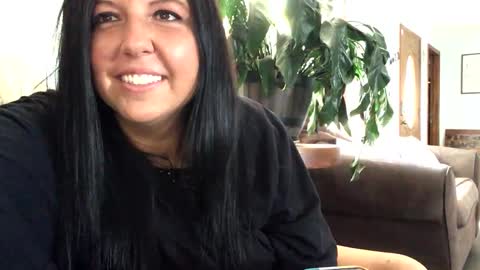 Snapshot of valleyup chatting on October 2, 2025, 3:52 pm Valley online show from October 2, 2025, 3:52 pm