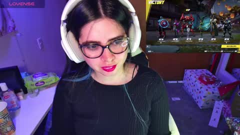 Snapshot of vallolet1_ chatting on December 23, 2024, 5:06 am Im Violet online show from December 23, 2024, 5:06 am