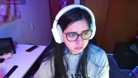 Snapshot of vallolet1_ chatting on January 12, 2025, 10:33 pm Im Violet online show from January 12, 2025, 10:33 pm