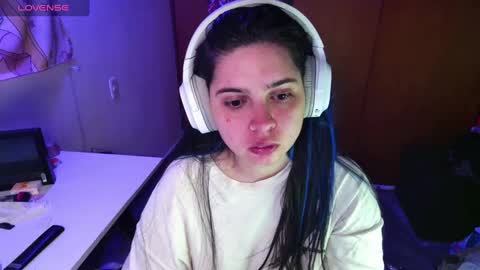 Snapshot of vallolet1_ chatting on January 14, 2025, 11:16 pm Im Violet online show from January 14, 2025, 11:16 pm