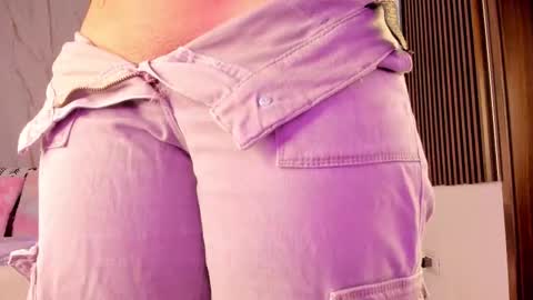 Snapshot of valloletsamar chatting on November 9, 2025, 11:52 am Vallolet Peach online show from November 9, 2025, 11:52 am