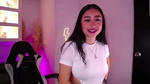 vallolett__ online show from April 7, 2026, 10:09 pm