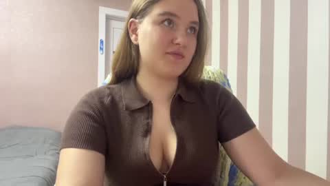 Lily online show from June 18, 2026, 11:31 pm