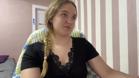 Lily online show from July 6, 2026, 10:01 pm