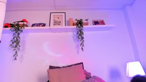 vamp  online show from November 27, 2025, 10:12 pm