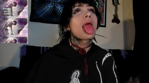 david guzman i model independenthelp me with a thumbs up online show from February 23, 2026, 3:15 am