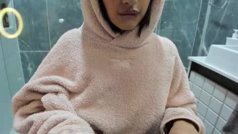 Snapshot of vandalovee chatting on October 31, 2025, 1:01 pm Babi Alu online show from October 31, 2025, 1:01 pm