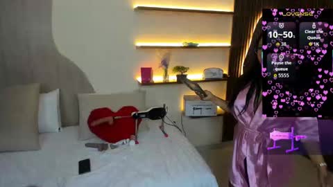 V A N E  online show from September 19, 2025, 12:34 am