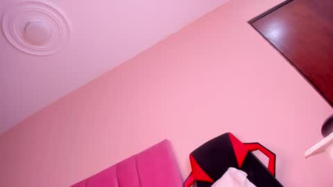 vaness_dior online show from February 7, 2025, 11:34 pm