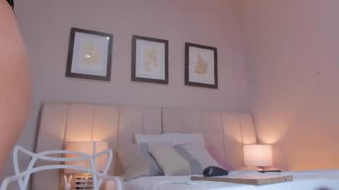 vanessa__cb online show from July 6, 2026, 11:40 am