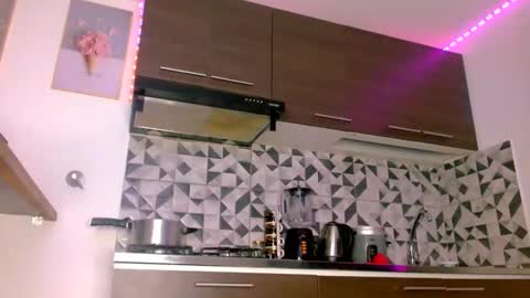 VANESSA BRETT online show from February 24, 2025, 8:49 am