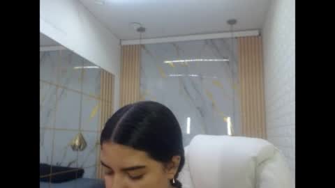 vanessa online show from April 16, 2026, 7:03 pm