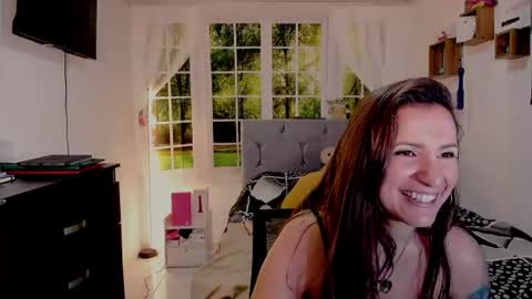 Snapshot of vanessa_udream chatting on July 2, 2026, 6:25 pm Vanessa online show from July 2, 2026, 6:25 pm