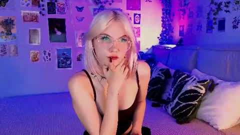 Snapshot of vanessaaustin chatting on June 17, 2026, 2:51 pm Vanessa online show from June 17, 2026, 2:51 pm