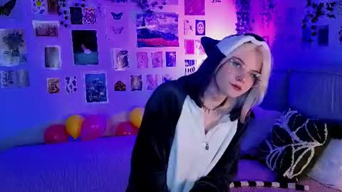 Snapshot of vanessaaustin chatting on June 18, 2026, 2:43 pm Vanessa online show from June 18, 2026, 2:43 pm