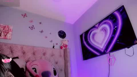 vanessacastroo online show from October 23, 2025, 7:29 am