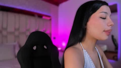 vanessaduval online show from October 13, 2025, 3:50 am