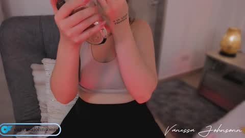 Snapshot of vanessajohnsonn chatting on October 14, 2025, 9:15 pm vanessajohnsonn online show from October 14, 2025, 9:15 pm