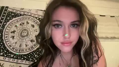 vanessaluvs2play online show from November 4, 2025, 1:48 am