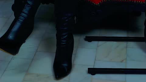 Snapshot of vanessamorningstar1 chatting on March 10, 2025, 1:10 pm Miss Vanessa online show from March 10, 2025, 1:10 pm