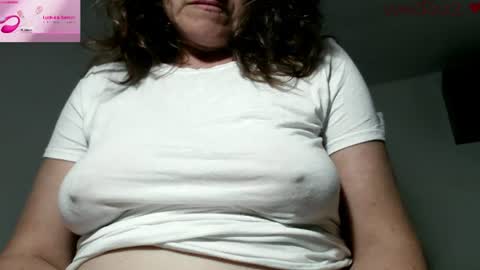 Snapshot of vanessared2 chatting on July 3, 2026, 2:18 am Vanesared2 online show from July 3, 2026, 2:18 am