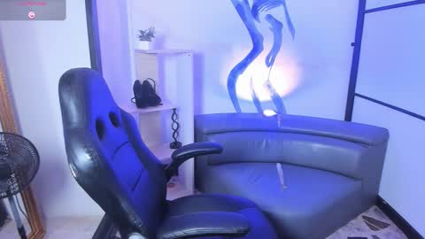 vanessascott_ online show from December 4, 2025, 6:23 am