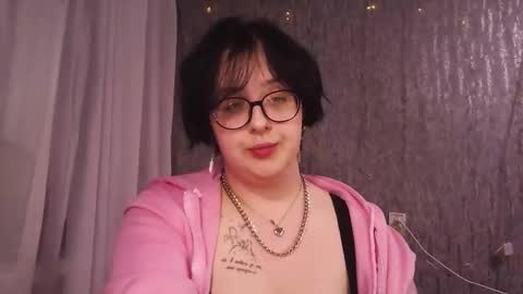 vanessashadow online show from March 18, 2026, 6:44 pm