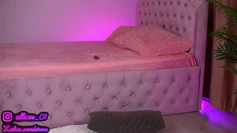 Vanessa Simon online show from September 18, 2025, 6:15 am