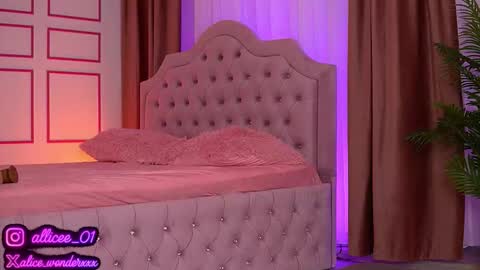 Vanessa Simon online show from October 8, 2025, 8:23 am