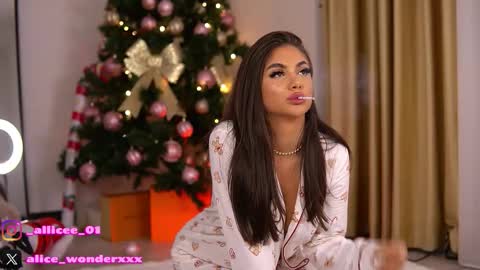 Vanessa Simon online show from December 18, 2025, 7:03 am