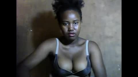 vaniah321 online show from December 28, 2024, 11:30 am