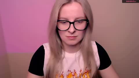 Snapshot of vanillaex_ chatting on May 20, 2026, 2:56 pm Mia online show from May 20, 2026, 2:56 pm