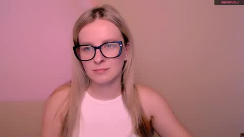 Snapshot of vanillaex_ chatting on May 25, 2026, 12:22 pm Mia online show from May 25, 2026, 12:22 pm