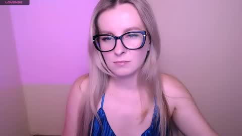 Snapshot of vanillaex_ chatting on June 11, 2026, 4:38 pm Mia online show from June 11, 2026, 4:38 pm
