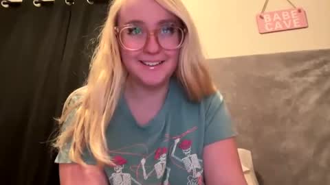 Snapshot of vanillapuddingpie chatting on January 7, 2025, 1:49 am vanillapuddingpie online show from January 7, 2025, 1:49 am