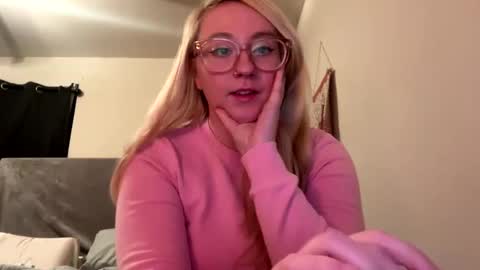 Snapshot of vanillapuddingpie chatting on January 19, 2025, 2:57 am vanillapuddingpie online show from January 19, 2025, 2:57 am