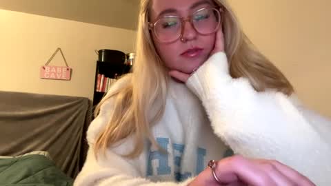 Snapshot of vanillapuddingpie chatting on January 21, 2025, 3:37 am vanillapuddingpie online show from January 21, 2025, 3:37 am