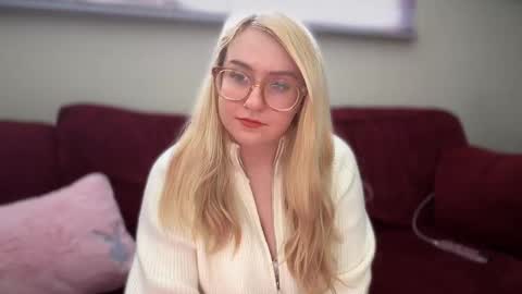 Snapshot of vanillapuddingpie chatting on February 18, 2025, 4:05 pm vanillapuddingpie online show from February 18, 2025, 4:05 pm