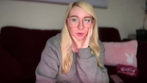 Snapshot of vanillapuddingpie chatting on February 20, 2025, 2:51 am vanillapuddingpie online show from February 20, 2025, 2:51 am