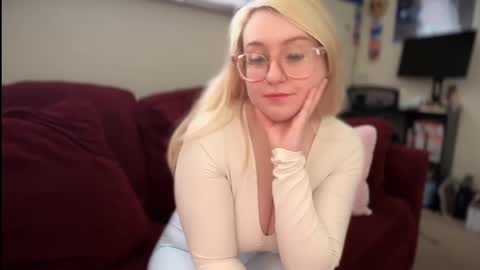 Snapshot of vanillapuddingpie chatting on March 6, 2025, 5:43 pm vanillapuddingpie online show from March 6, 2025, 5:43 pm